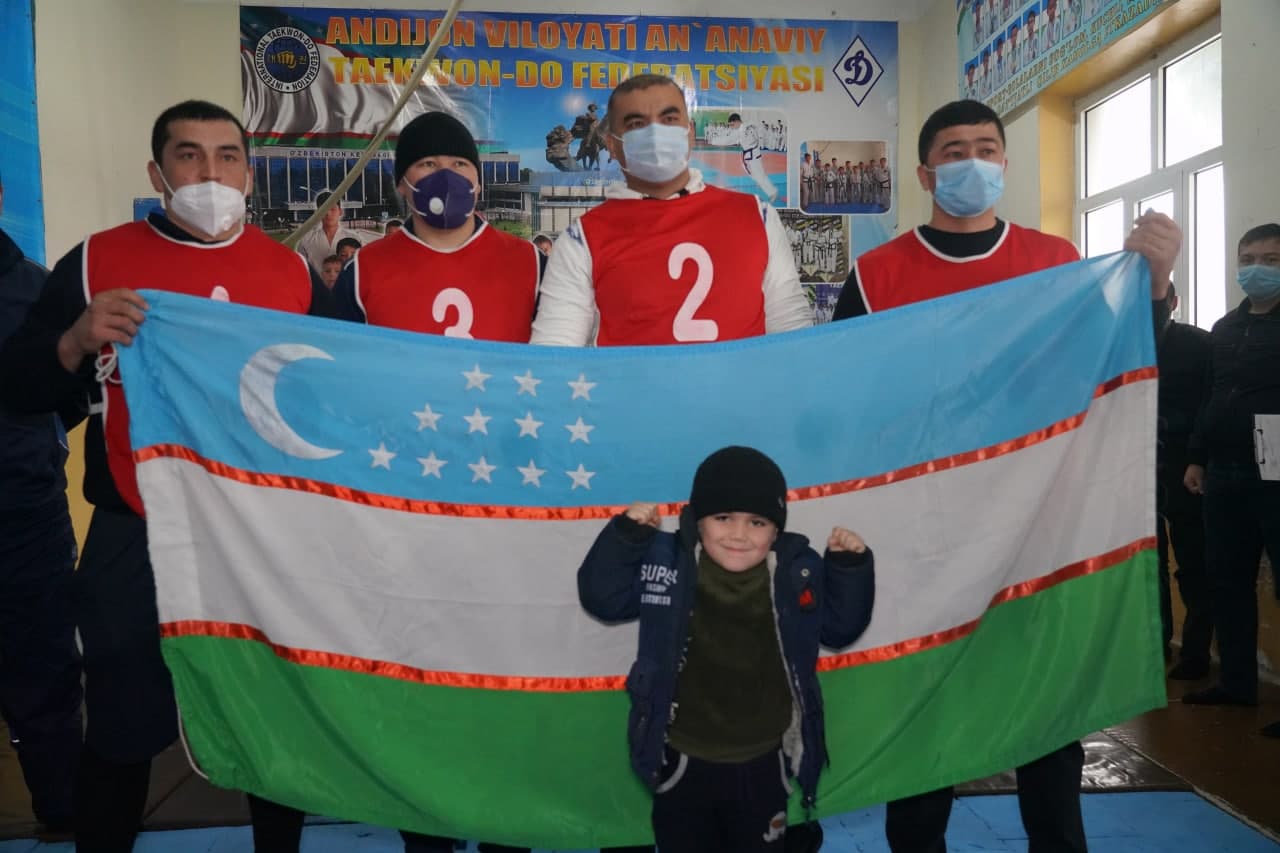 Andijon viloyati IIB xodimlari o‘rtasida Davlat bayrog‘i qabul qilingan kun munosabati bil…